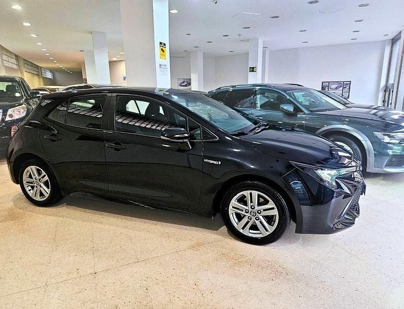 Usado Toyota Corolla Active 122 CV (89 kW) 2022 Negro Berlina