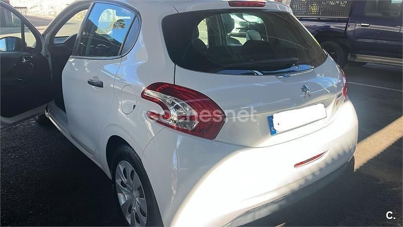 Usado Peugeot 208 Active 82 CV (60 kW) 2013 Blanco Utilitario