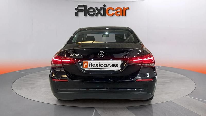 Käytetty Mercedes A180 116 HP (85 kW) 2019 Musta Viistoperä