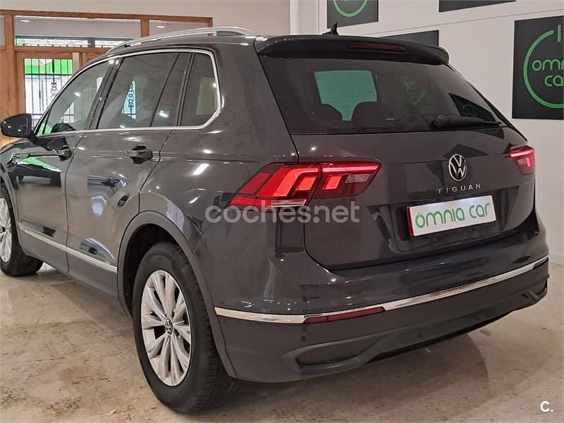 Usado VW Tiguan Life 150 CV (110 kW) 2024 Gris / plata SUV
