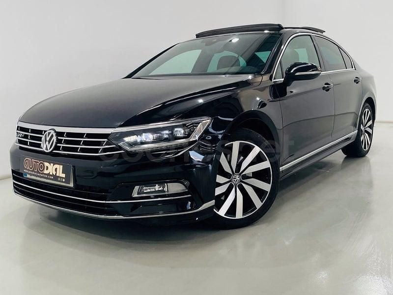 Usado VW Passat Sportline 180 CV (132 kW) 2018 Negro Berlina