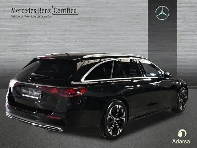 Usado Mercedes E300 313 CV (230 kW) 2025 Negro obsidiana Familiar