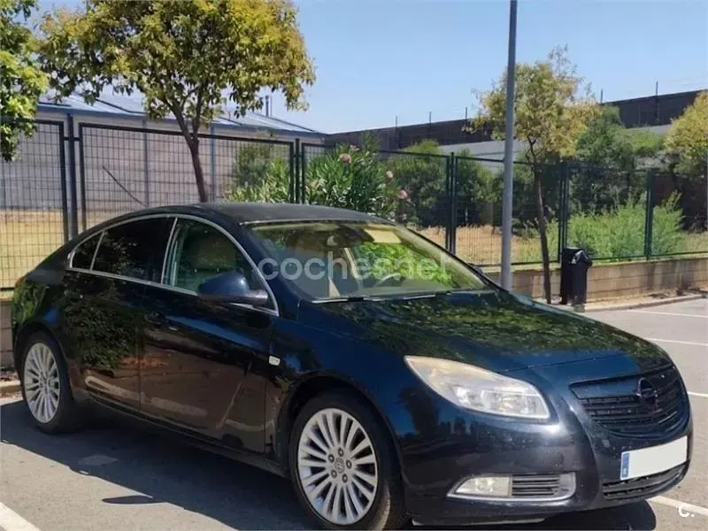 Usado Opel Insignia Sport 130 CV (95 kW) 2010 Negro Berlina