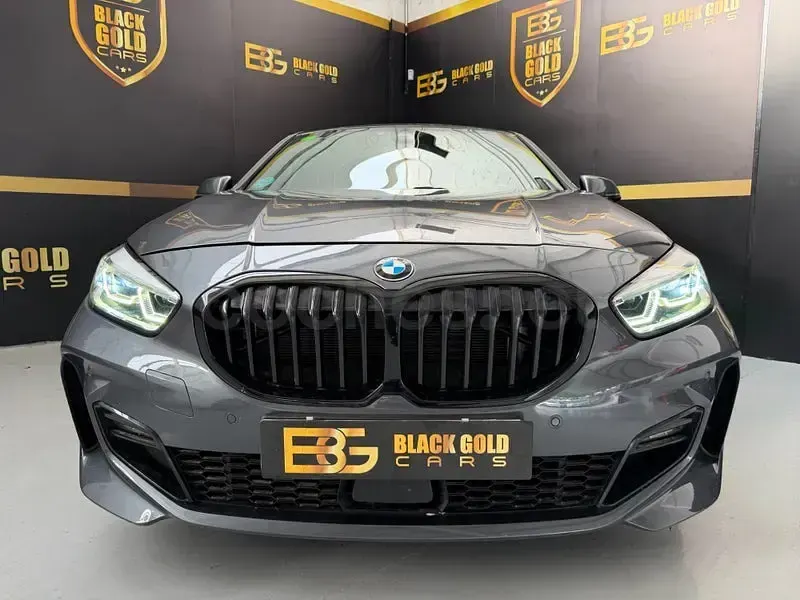 Usado BMW 118 Comfort Edition 150 CV (110 kW) 2020 Gris / plata Berlina