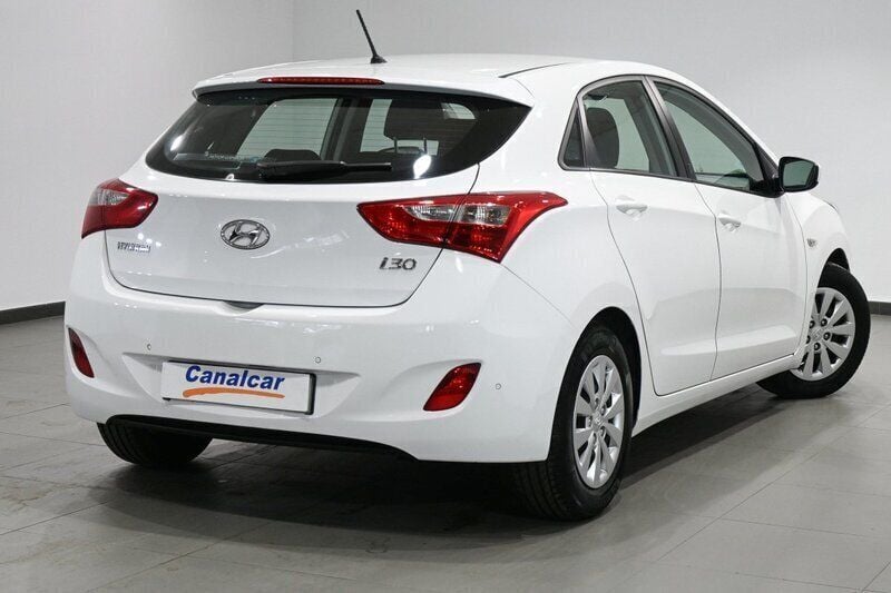 Usado Hyundai i30 90 CV (66 kW) 2016 Blanco