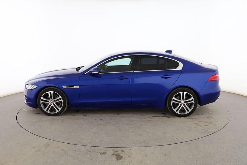 Usado Jaguar XE Prestige 180 HP (132 kW) 2017 Azul Sedan
