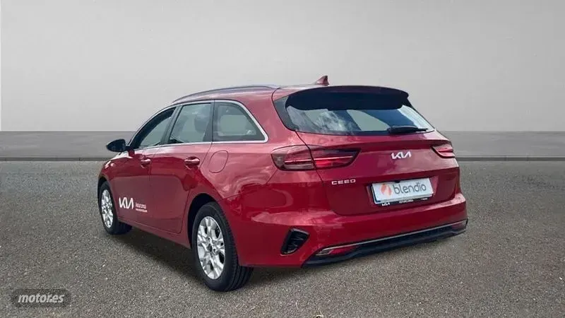 Usado Kia Ceed Sportswagon 120 CV (88 kW) 2024 Rojo Familiar
