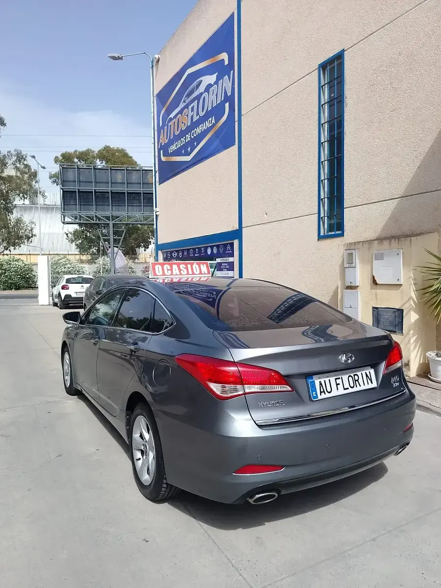 Usado Hyundai i40 116 CV (85 kW) 2013 Gris Berlina