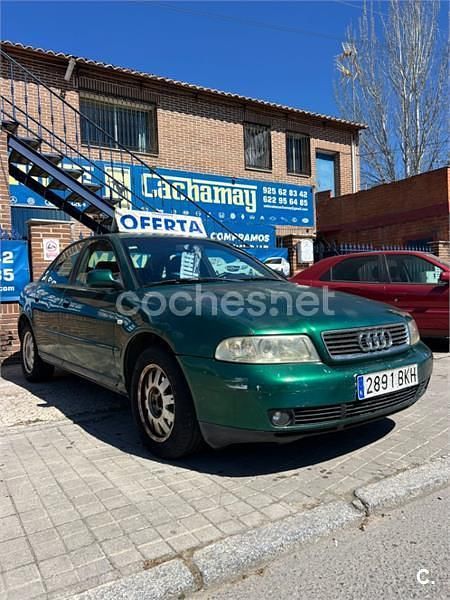 Usado Audi A4 130 CV (95 kW) 2002 Verde Berlina