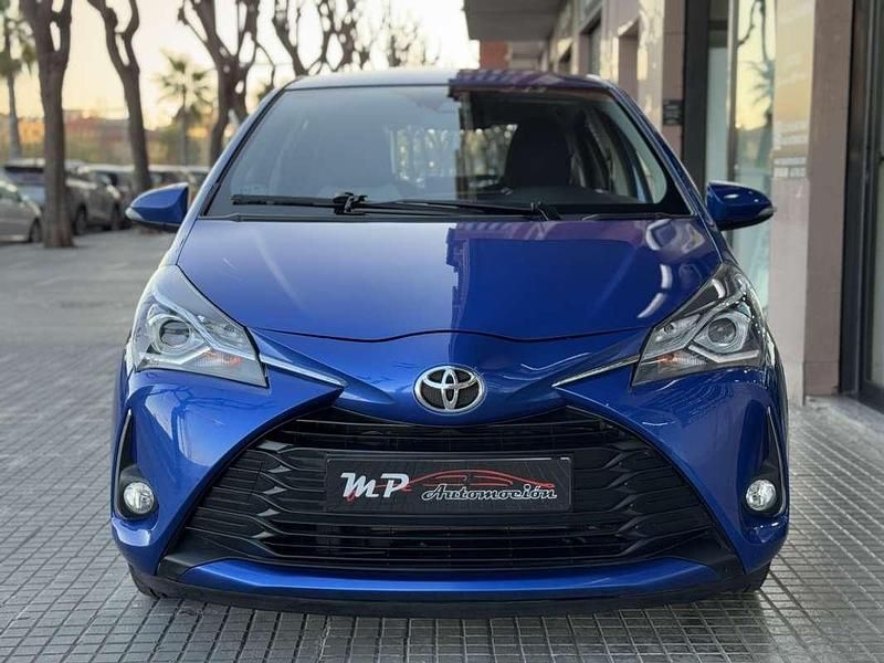 Usado Toyota Yaris Active 111 CV (81 kW) 2018 Azul Utilitario