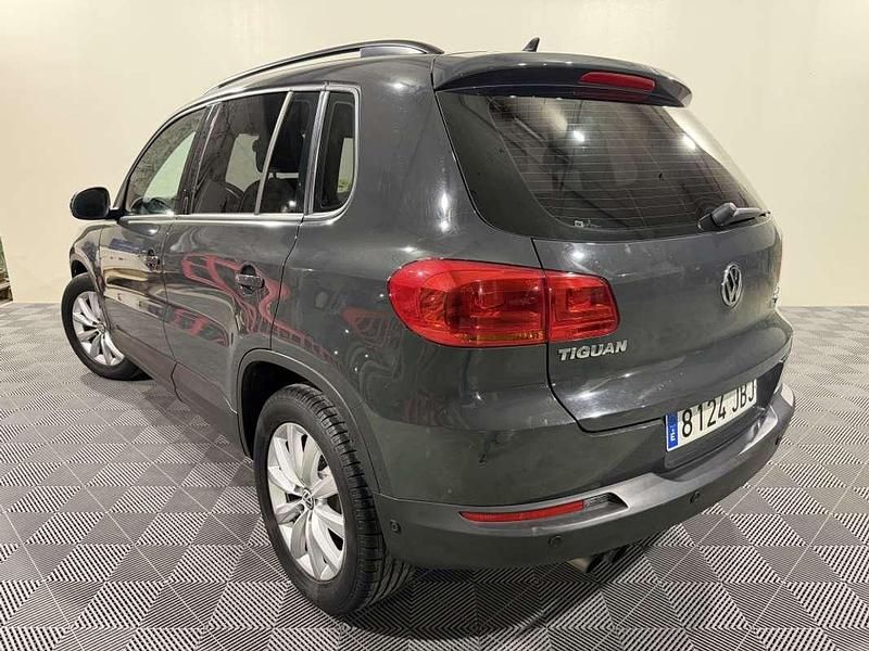 Käytetty VW Tiguan 140 HP (102 kW) 2014 Harmaa Katumaasturi