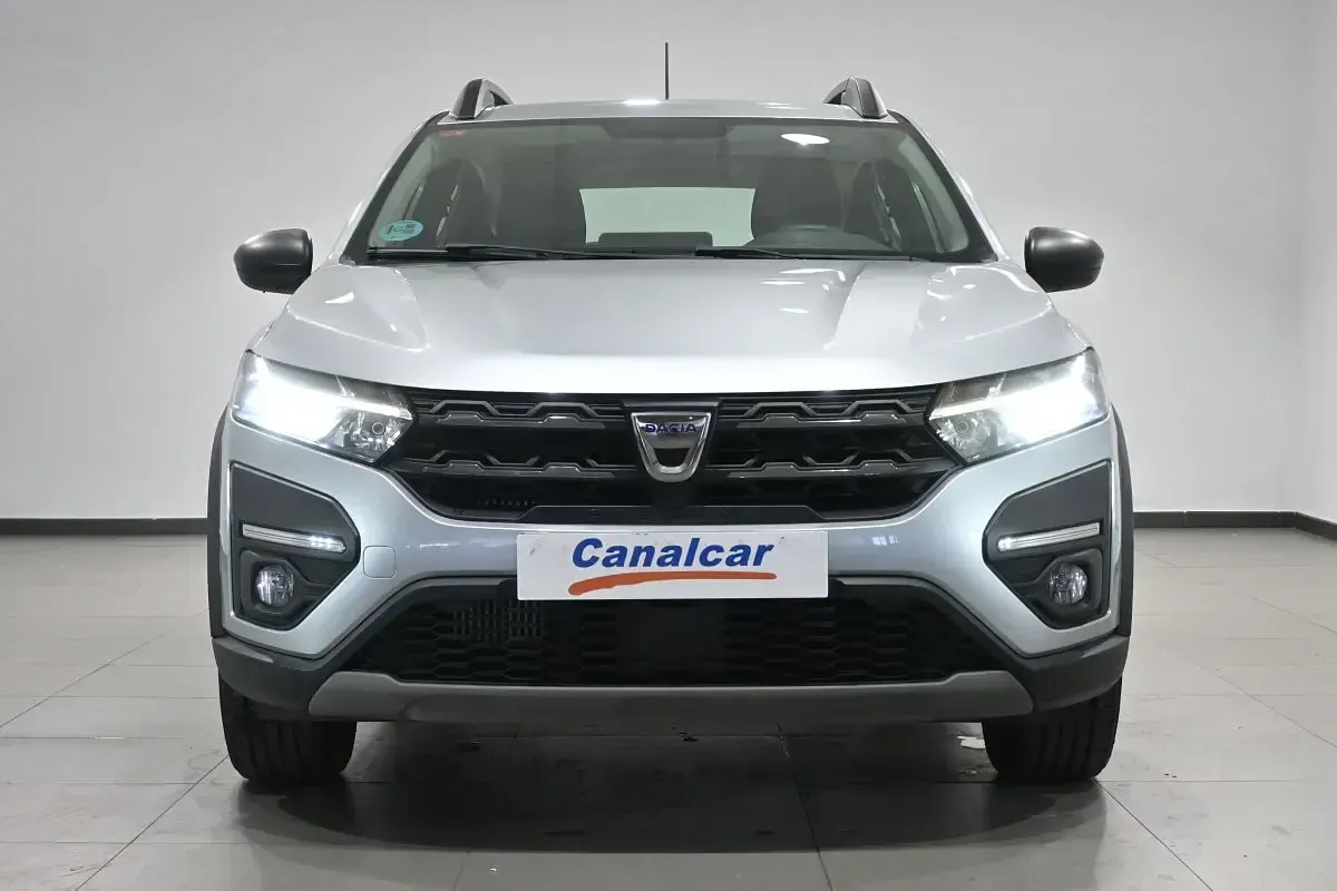 Usado Dacia Sandero Comfort 91 CV (66 kW) 2021 Gris plata