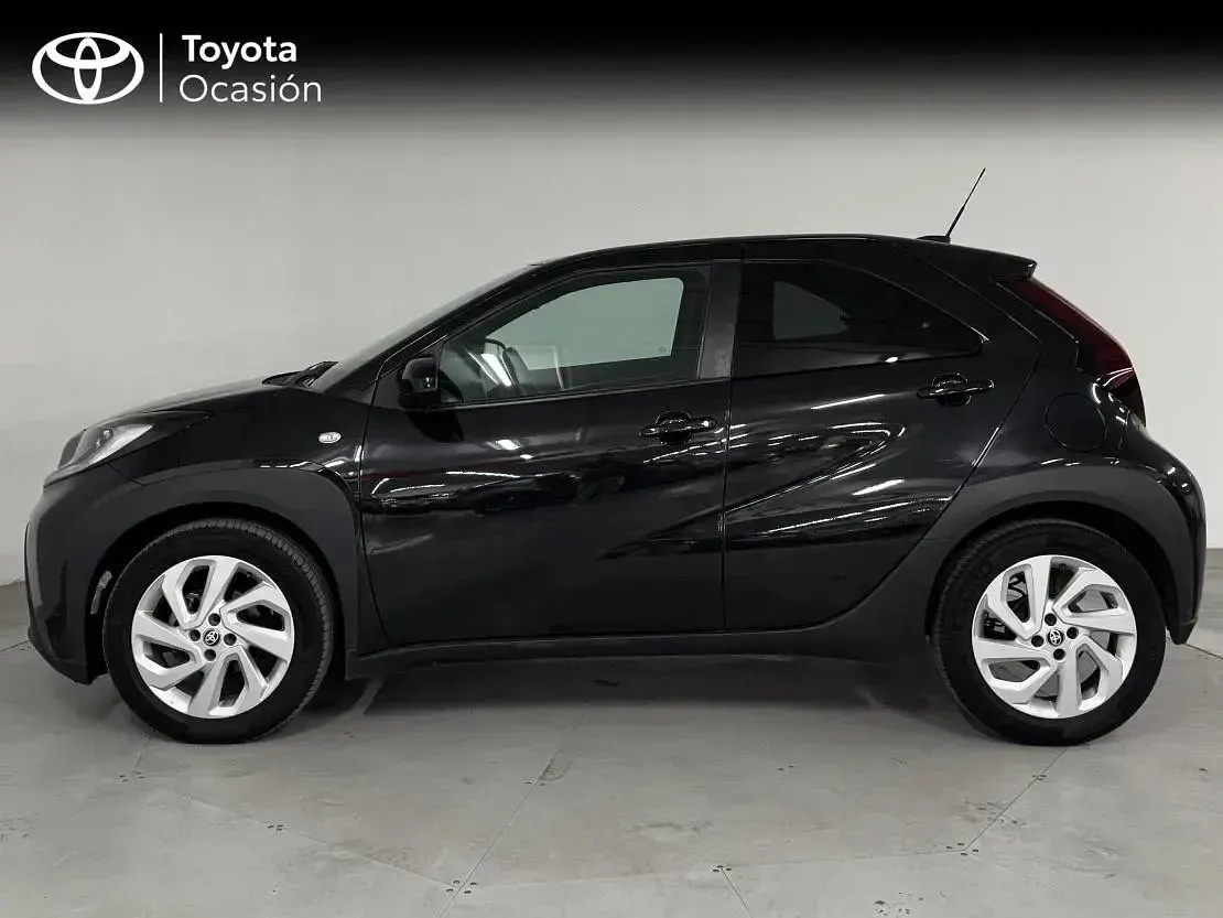 Usado Toyota Aygo X Play 72 CV (52 kW) 2024 Negro azabache SUV