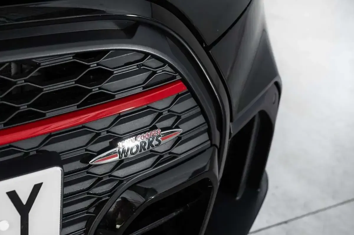 Usado Mini John Cooper Works Cabriolet 231 CV (169 kW) 2024 Negro Descapotable