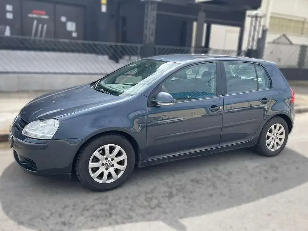 Usado VW Golf V Sport 136 CV (100 kW) 2008 Gris Familiar