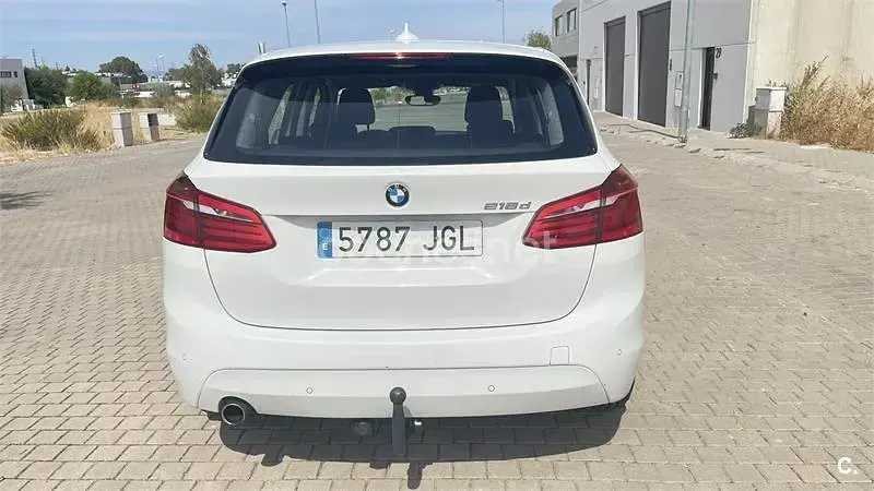 Usado BMW 218 150 CV (110 kW) 2015 Blanco Familiar