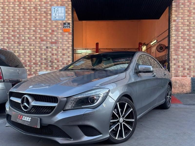 Usado Mercedes CLA200 Urban 136 CV (100 kW) 2014 Gris / plata Berlina