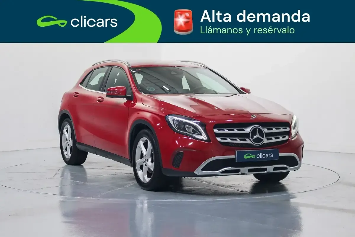 Usado Mercedes GLA180 122 CV (89 kW) 2019 Rojo SUV