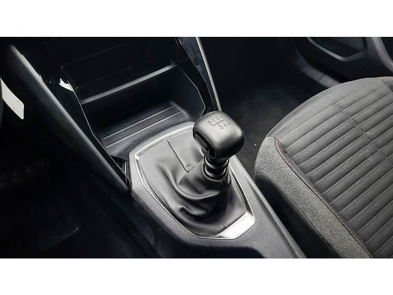 Usado Peugeot 2008 Active 102 CV (75 kW) 2023 Gris SUV