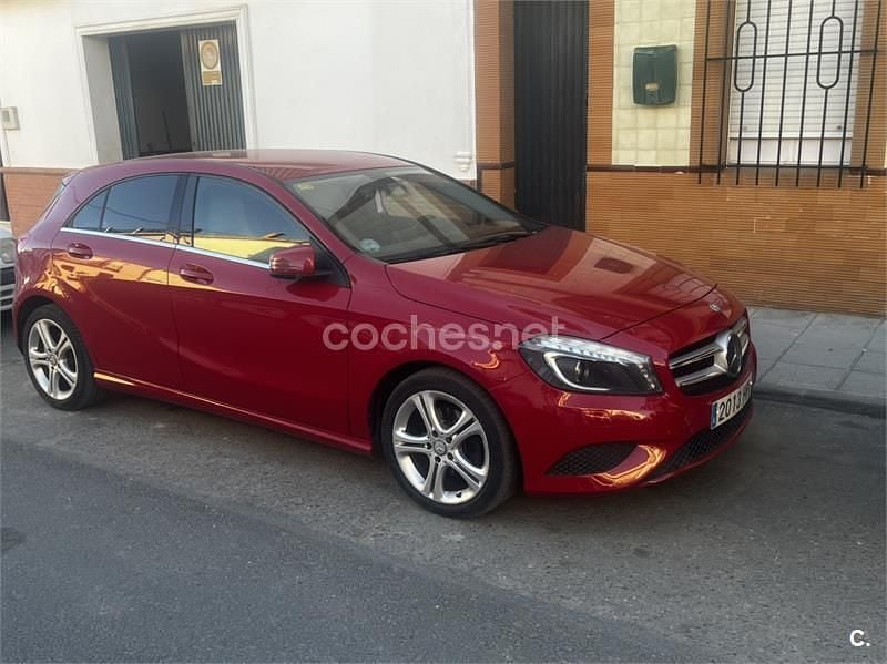 Usado Mercedes A220 Urban 170 CV (125 kW) 2013 Rojo Berlina