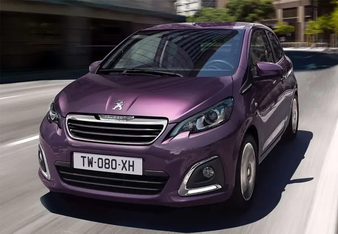 Usado Peugeot 108 Allure 72 CV (52 kW) 2021 Rojo Utilitario