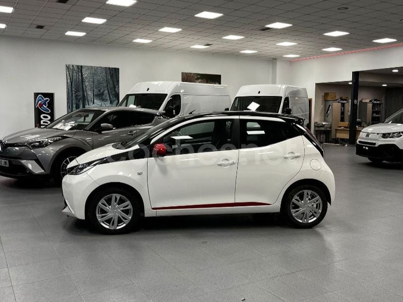 Usado Toyota Aygo X-play 69 CV (50 kW) 2018 Blanco Utilitario