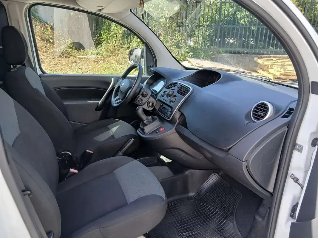 Usado Renault Kangoo 75 CV (55 kW) 2019 Blanco Monovolumen