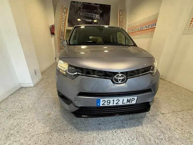 Usado Toyota Proace Verso Active 131 CV (96 kW) 2021 Gris / plata Familiar