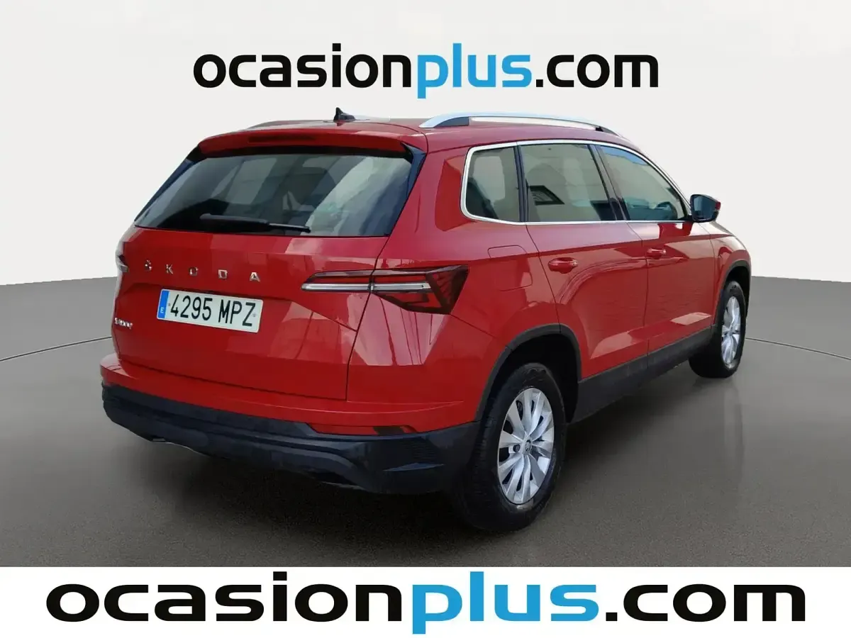 Usado Skoda Karoq Selection 115 CV (84 kW) 2024 Rojo SUV