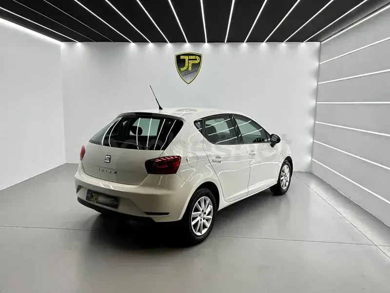 Begagnad Seat Ibiza Reference 70 HK (51 kW) 2014 Vit Sedan