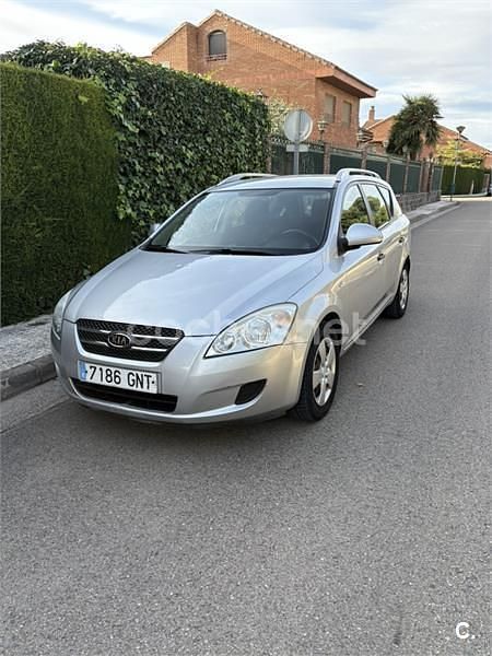 Usado Kia Ceed 90 CV (66 kW) 2009 Gris / plata Utilitario