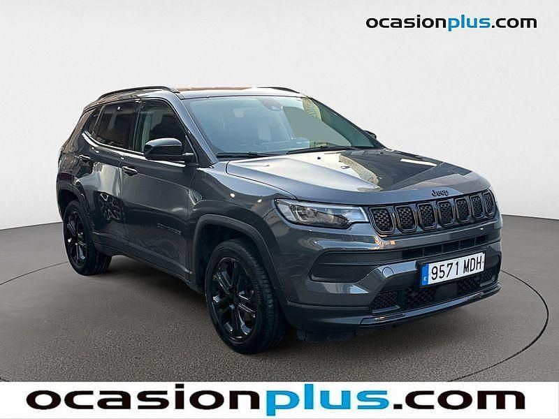 Usado Jeep Compass Night Eagle 130 CV (95 kW) 2023 Gris SUV