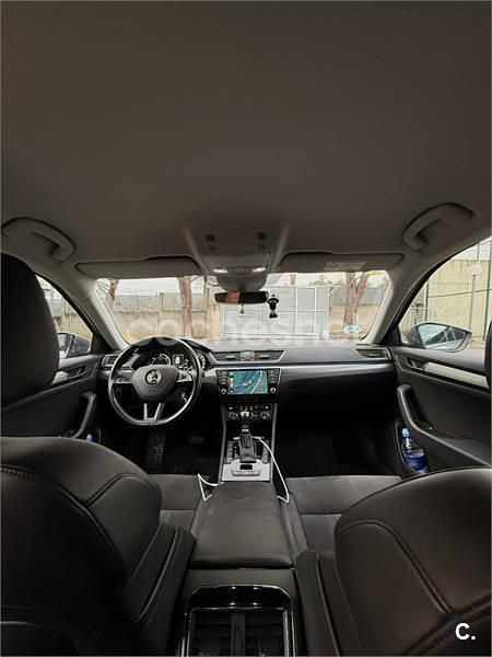 Usado Skoda Superb Ambition 150 CV (110 kW) 2015 Gris / plata Berlina