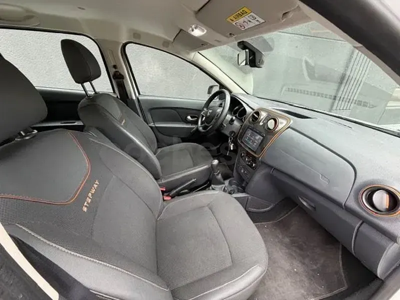 Usado Dacia Sandero Stepway 90 CV (66 kW) 2017 Blanco Berlina