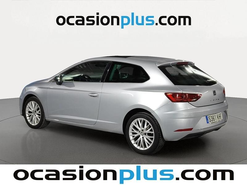 Usado Seat Leon Style Plus 125 CV (91 kW) 2018 Gris plata Utilitario