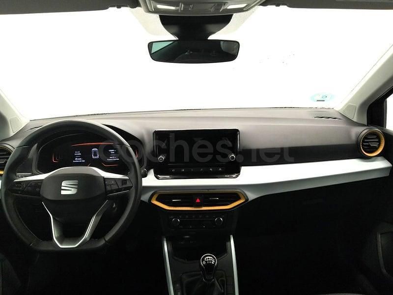 Usado Seat Arona Style 115 CV (84 kW) 2025 Gris / plata SUV