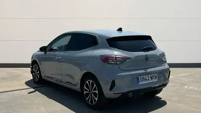 Usado Renault Clio Techno 90 CV (66 kW) 2025 Gris Utilitario
