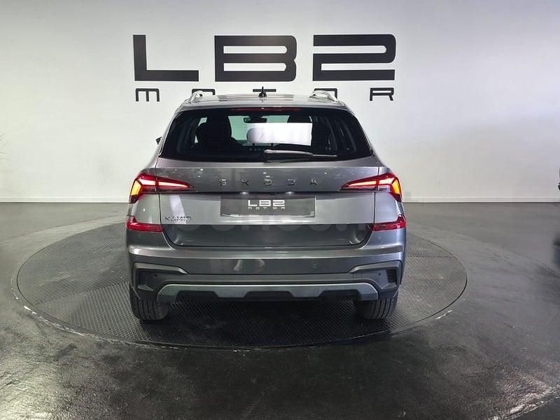 Usado Skoda Kamiq Selection 115 CV (84 kW) 2025 Gris / plata SUV