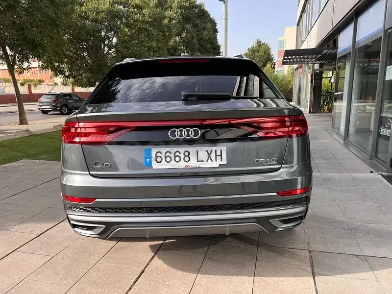 Usado Audi Q8 S-Line 286 CV (210 kW) 2022 Gris / plata SUV