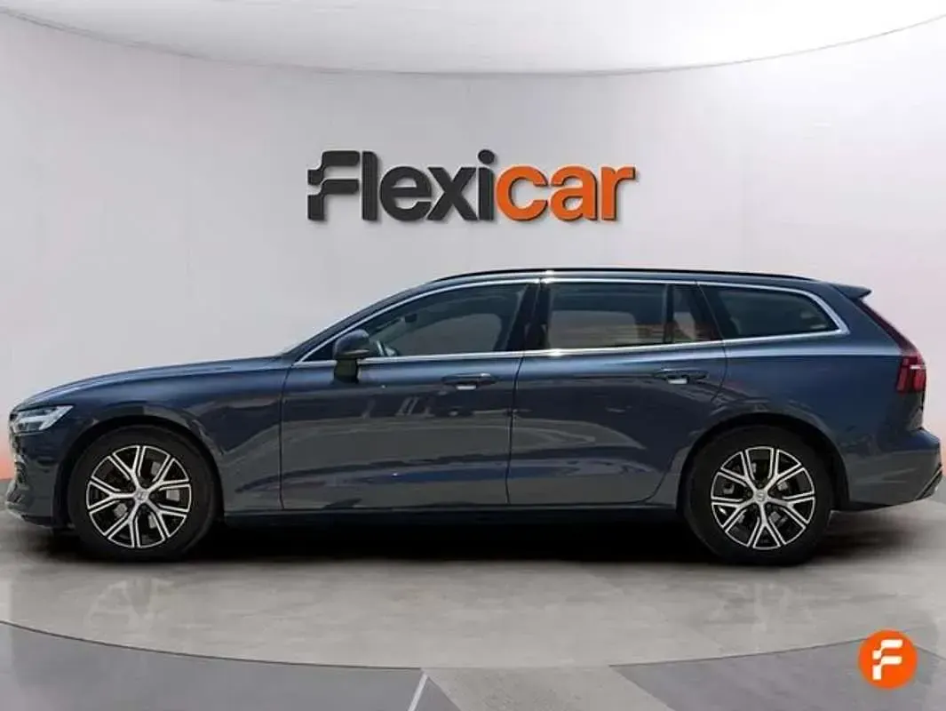 Begagnad Volvo V60 Core 163 HK (119 kW) 2023 Blå Kombi