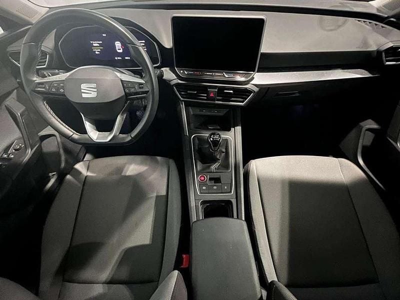 Usado Seat Leon Style 116 CV (85 kW) 2024 Gris Utilitario