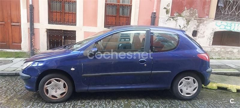 Usado Peugeot 206 75 CV (55 kW) 2004 Azul Berlina