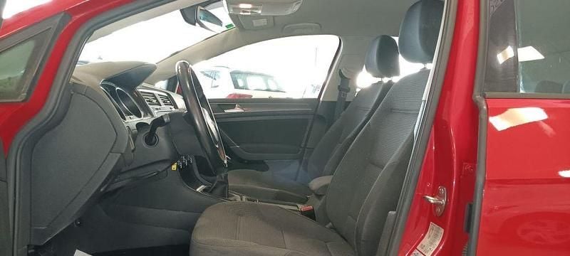 Usado VW Golf VII 115 CV (84 kW) 2019 Rojo tornado Utilitario