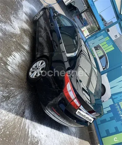 Usado Renault Latitude Privilege 175 CV (128 kW) 2011 Negro Berlina