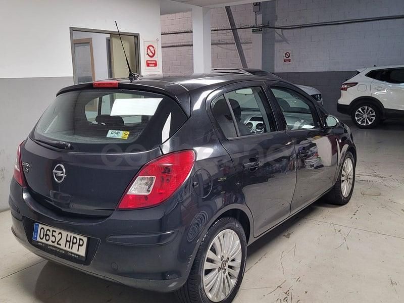Usado Opel Corsa Selective 85 CV (62 kW) 2013 Negro Utilitario