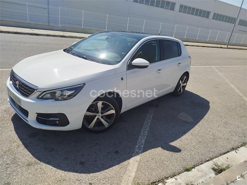 Usado Peugeot 308 130 CV (95 kW) 2019 Blanco Berlina