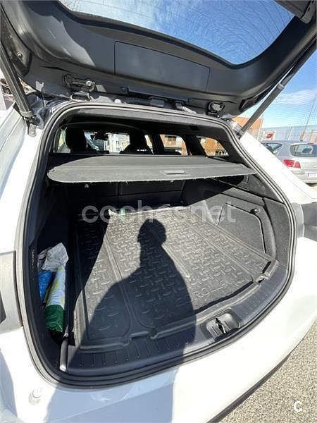 Usado Toyota Corolla Sport 180 CV (132 kW) 2022 Gris / plata Familiar