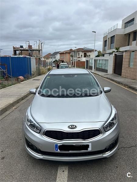 Gris / plata Usado 2016 Kia Ceed GT Berlina | 8900 € (Buen precio) - Imagen 1/4