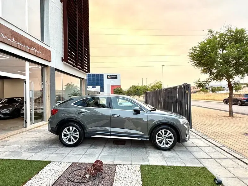 Usado Audi Q3 Sportback S-Line 150 CV (110 kW) 2021 Gris / plata SUV