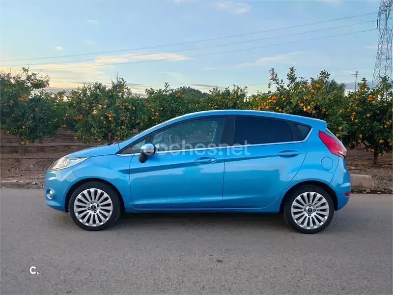 Usado Ford Fiesta Titanium 96 CV (70 kW) 2010 Azul Berlina